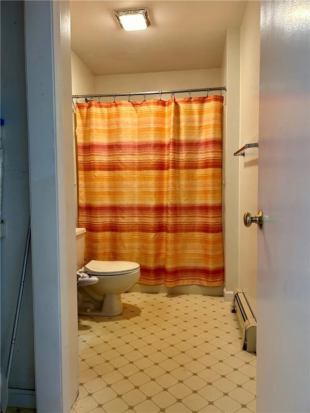 bathroom featuring a shower with curtain, toilet, and baseboard heating