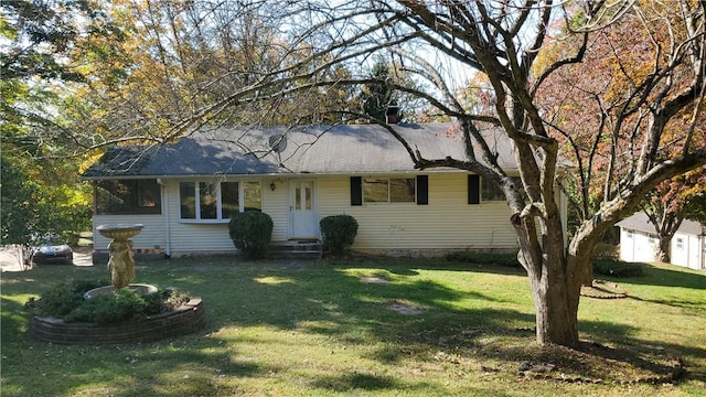 ranch-style home featuring a front yard