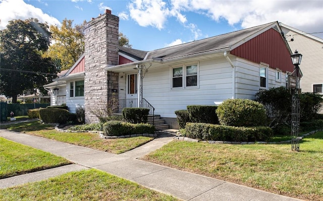 view of front of house with a front yard