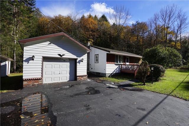 view of front of property featuring a garage and a front yard