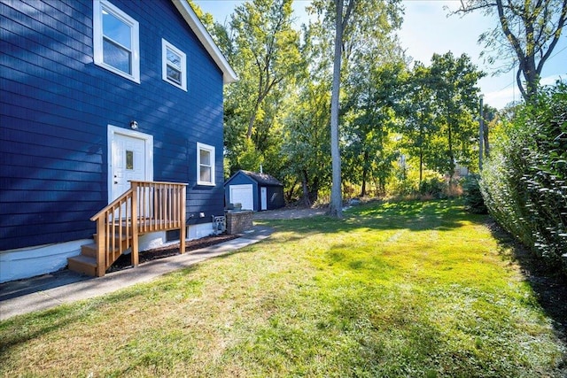 view of yard featuring an outbuilding and a garage