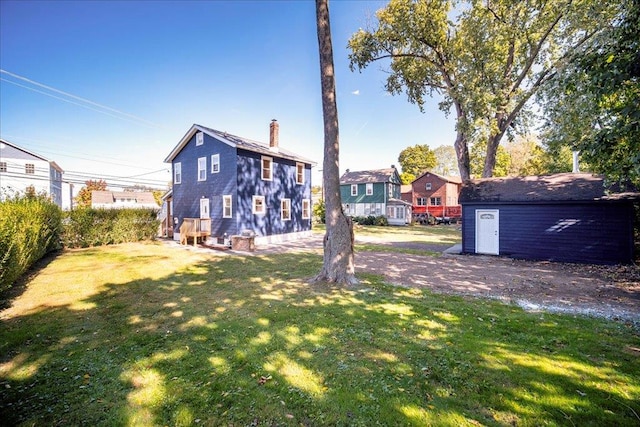 view of yard with a storage shed