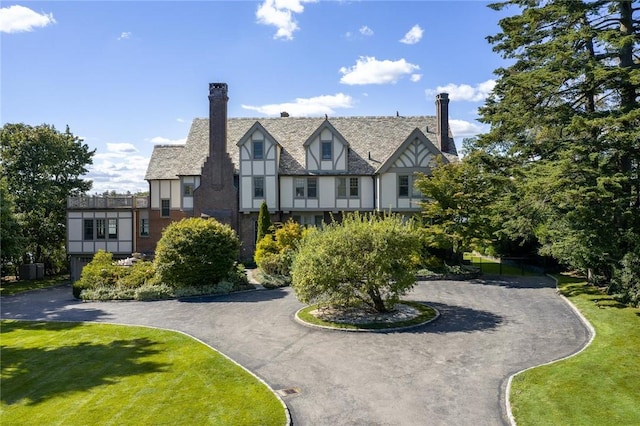 view of front of house with a front yard