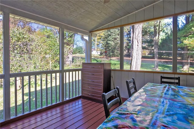 sunroom with vaulted ceiling