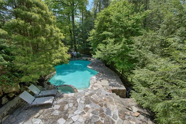 7 High Point Cir, Chappaqua, NY 10514 - view of swimming pool featuring a pool with connected hot tub