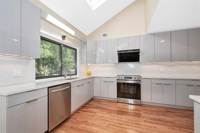 7 High Point Cir, Chappaqua, NY 10514 - kitchen with stainless steel appliances, a sink, modern cabinets, decorative backsplash, and gray cabinetry