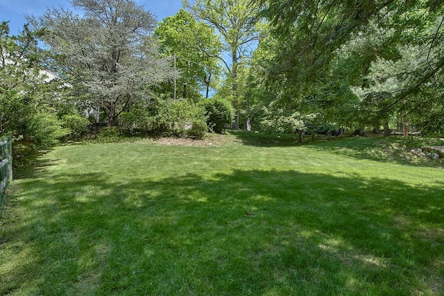 7 High Point Cir, Chappaqua, NY 10514 - view of grassy yard