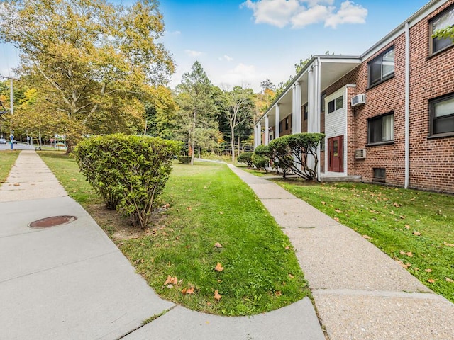 view of property's community featuring a yard