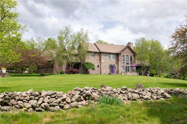 view of front of house with a front lawn