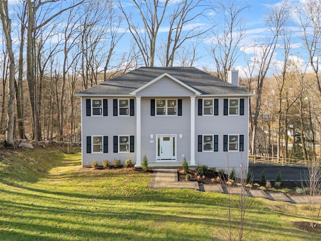 colonial inspired home featuring a front yard