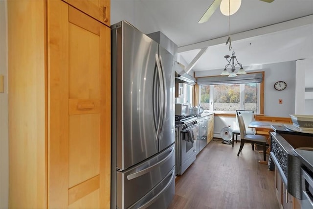 kitchen with appliances with stainless steel finishes, ceiling fan with notable chandelier, decorative light fixtures, dark hardwood / wood-style floors, and range hood