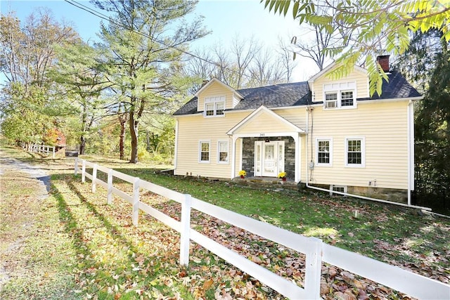 view of front of home featuring a front lawn