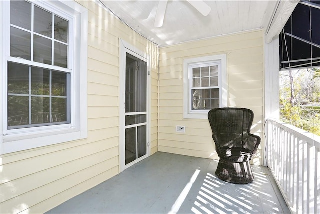 balcony featuring ceiling fan