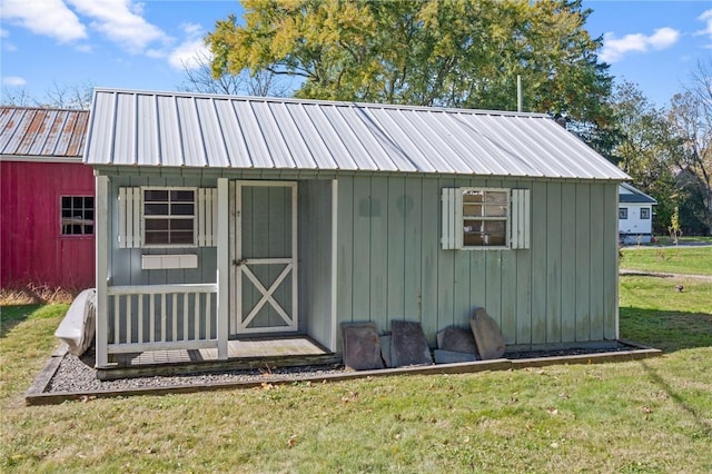 view of outdoor structure with a yard