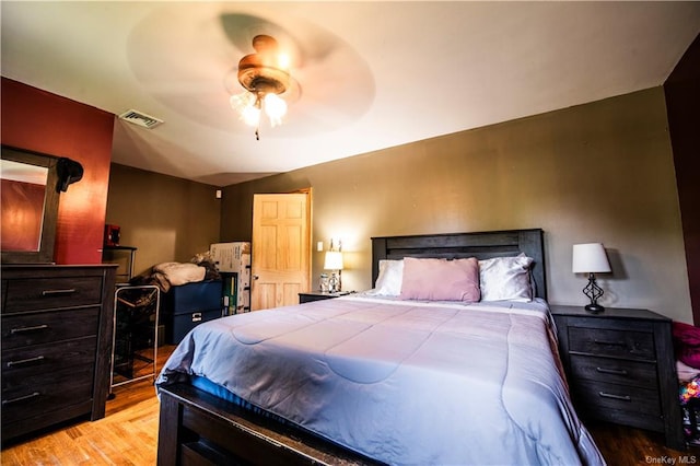 bedroom featuring vaulted ceiling, light hardwood / wood-style flooring, and ceiling fan