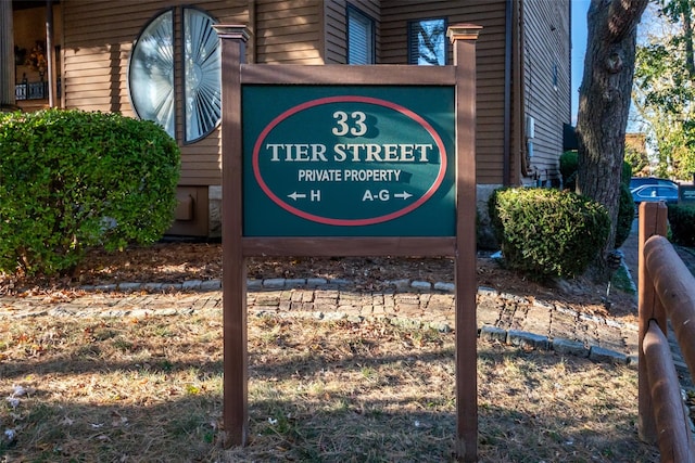 view of community / neighborhood sign