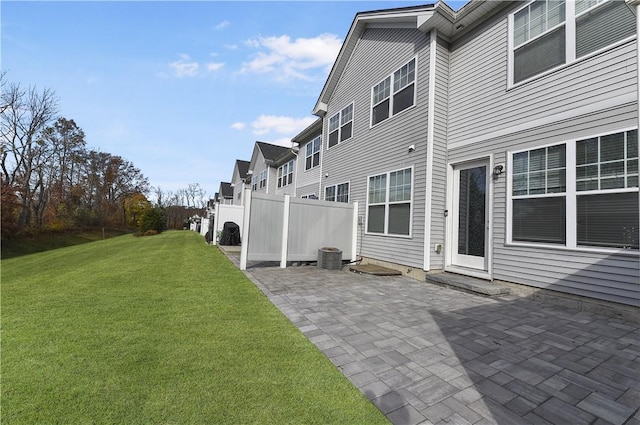 view of yard featuring a patio