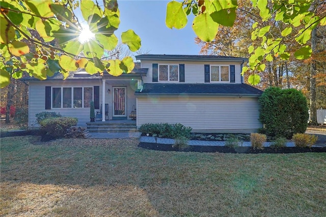 view of front facade featuring a front lawn