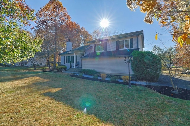 view of front of property with a front yard