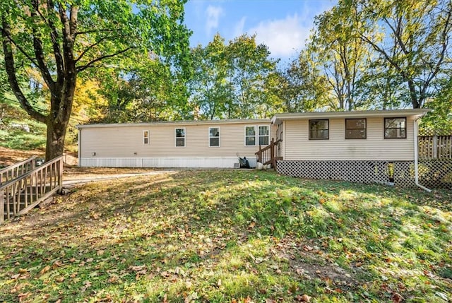 back of house featuring a yard