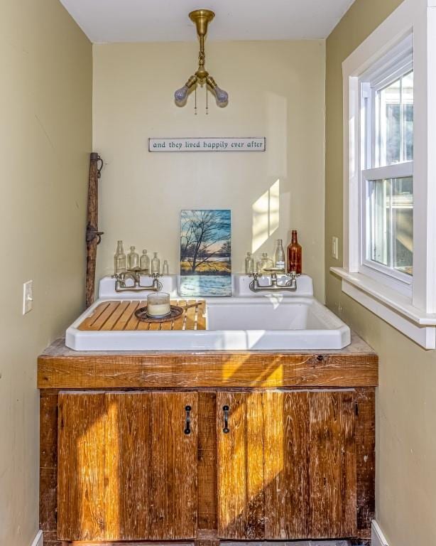 bathroom featuring sink