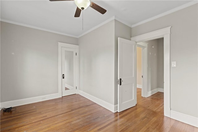 spare room with light wood-type flooring, ceiling fan, and ornamental molding