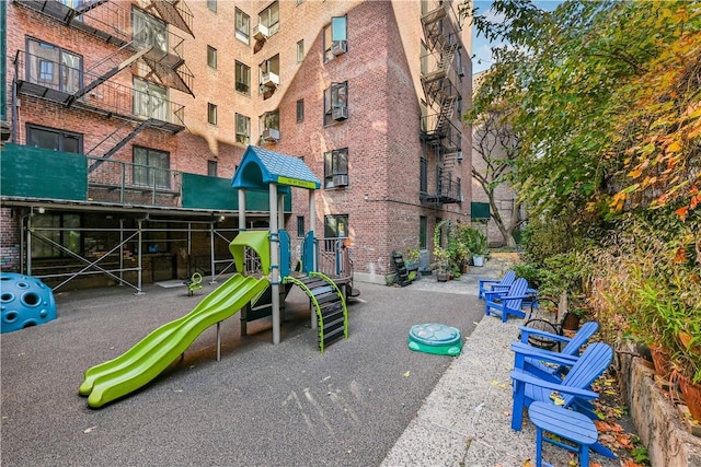 31 Nagle Ave Unit 2G, New York Manhattan, NY 10040 - view of communal playground