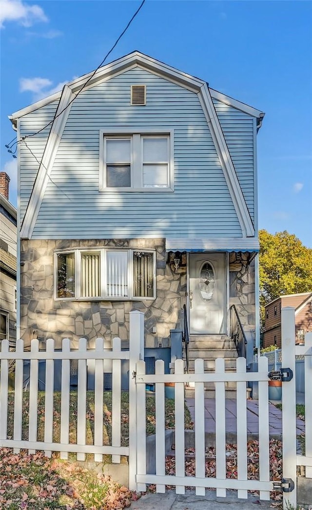 view of front of property