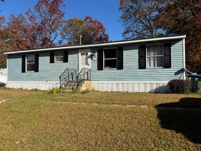 manufactured / mobile home with a front lawn