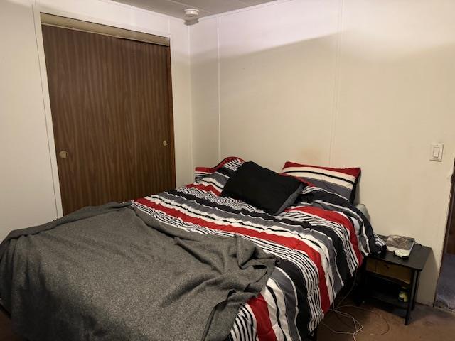 bedroom featuring a closet