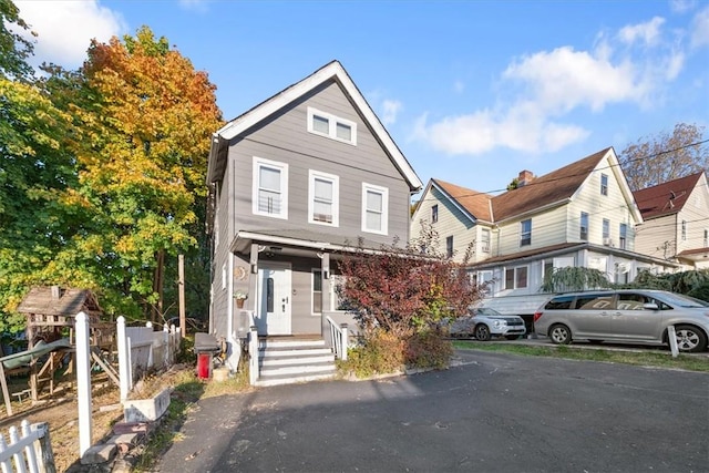 view of front of property