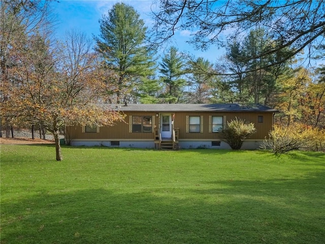 view of front facade with a front yard