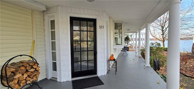 entrance to property featuring covered porch