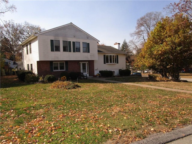 view of front of house featuring a front yard