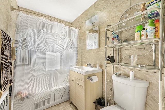 full bathroom with shower / tub combo with curtain, vanity, tile walls, and toilet