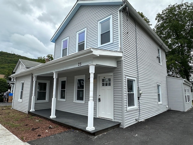 view of front facade with a porch