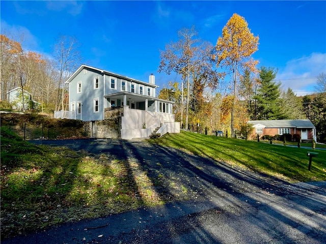 view of front of house with a front lawn