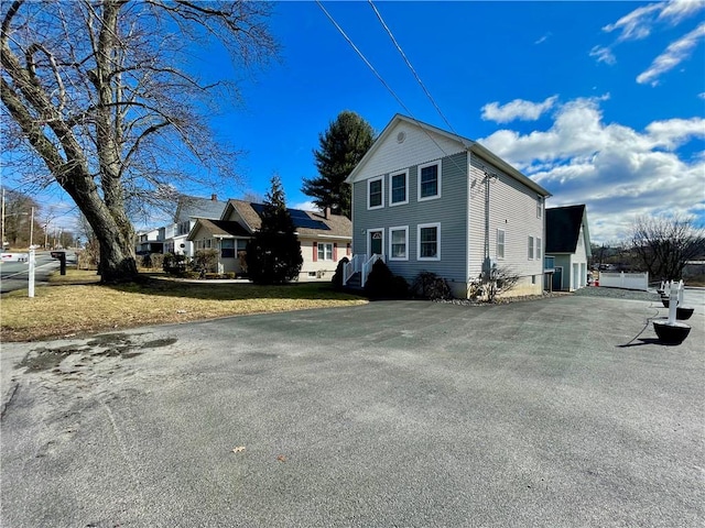 view of side of property featuring a lawn