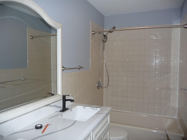 full bathroom with vanity, toilet, and tiled shower / bath