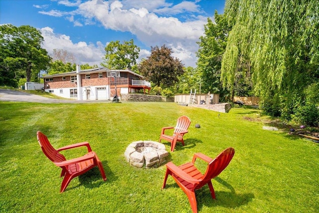 view of yard featuring an outdoor fire pit