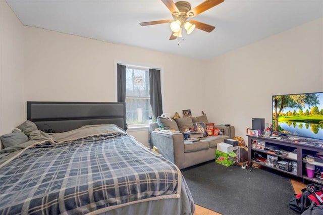 bedroom with ceiling fan