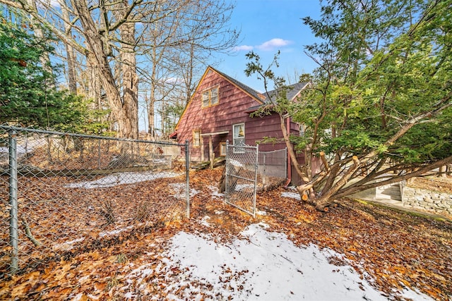 view of yard layered in snow