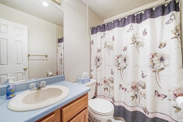 bathroom featuring a shower with shower curtain, vanity, and toilet