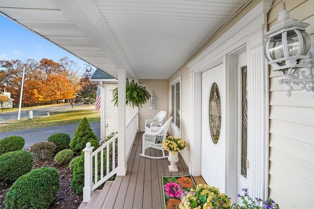 property entrance with a porch