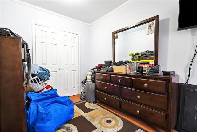 sitting room featuring crown molding