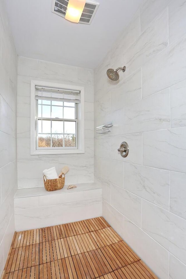 bathroom featuring a tile shower