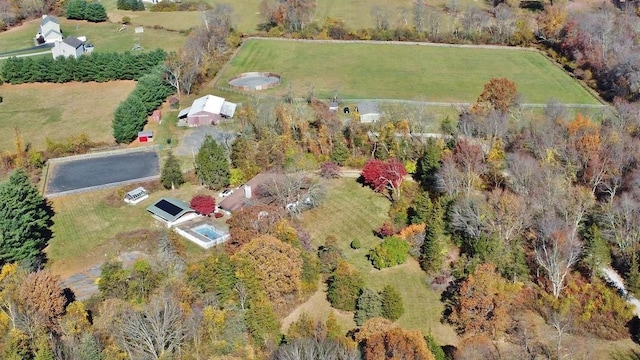 birds eye view of property featuring a rural view