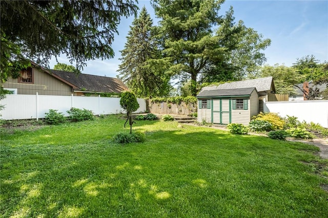 view of yard with an outdoor structure