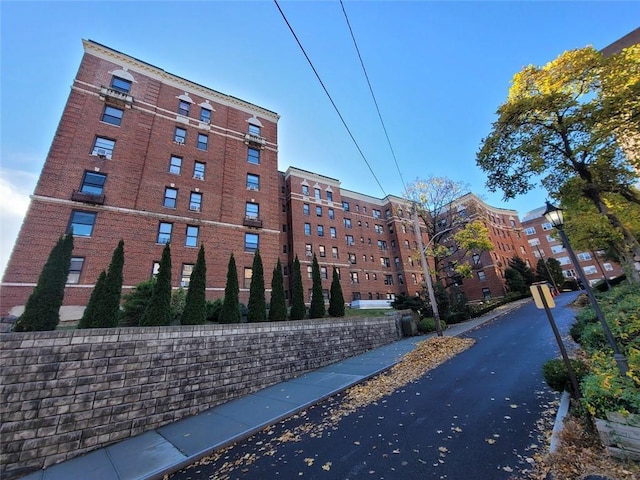 1 Broad Pkwy Unit 5R, White Plains NY, 10601, 1 bedrooms, 1 bath condo for sale