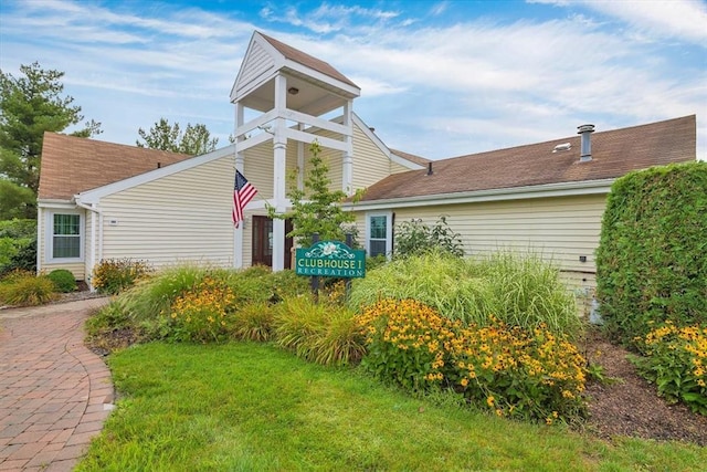 view of front of property with a front lawn